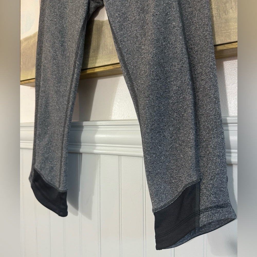 LULULEMON Motivate Crop Heathered Gray Speckled Black Workout Leggings Size 6 - Picture 4 of 8